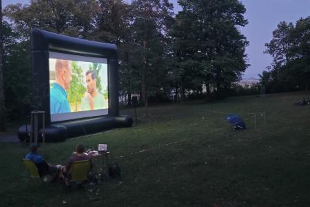 Letné kino v parku